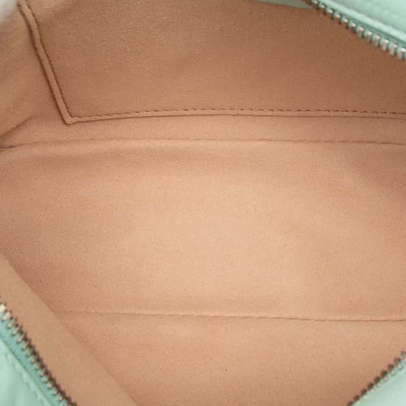 Gucci Small GG Marmont Diagonal Matelasse Leather Crossbody Blue Leather Very good condition - Model View