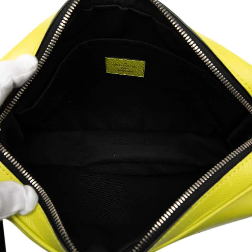 Louis Vuitton Monogram Taigarama Outdoor Messenger Yellow Leather Very good condition - Model View