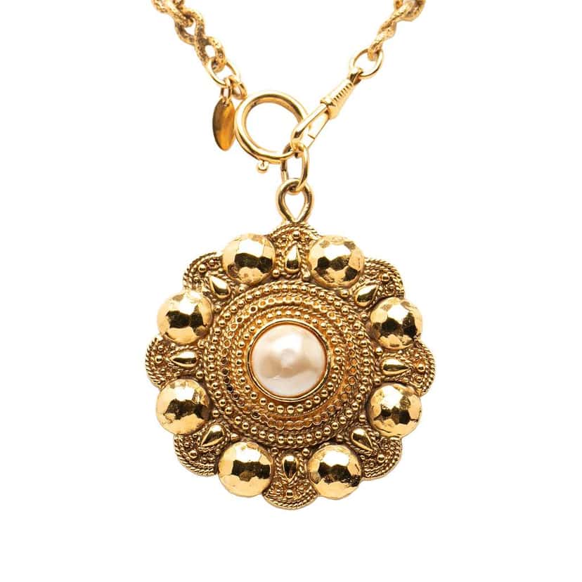 Chanel Gold Plated Faux Pearl Flower Pendant Necklace Gold Metal Very good condition - Front View