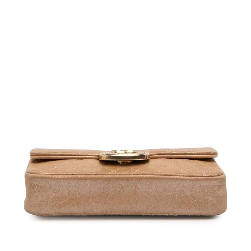 Chanel Small Quilted Iridescent Lambskin Pearl CC Crystal Flap Gold Leather Very good condition - Inside View