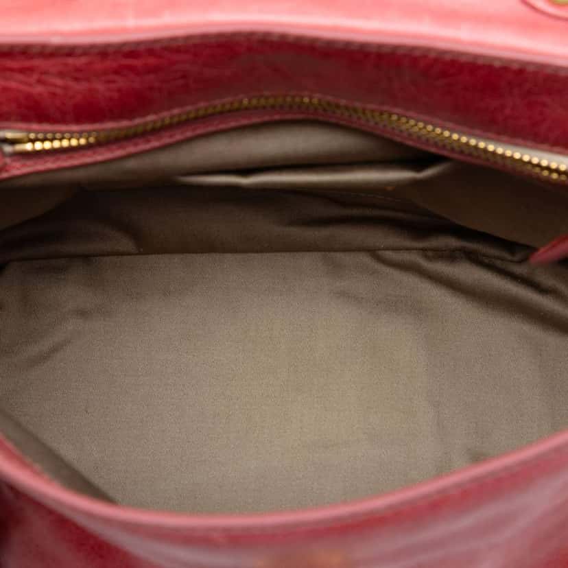 Miu Miu Distressed Leather Turnlock Satchel Pink Leather Very good condition - Model View