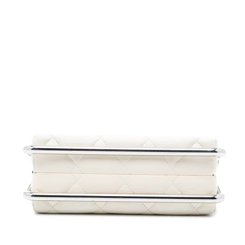 Chanel Quilted Lambskin Metal Bar Convertible Clutch White Leather Very good condition - Inside View