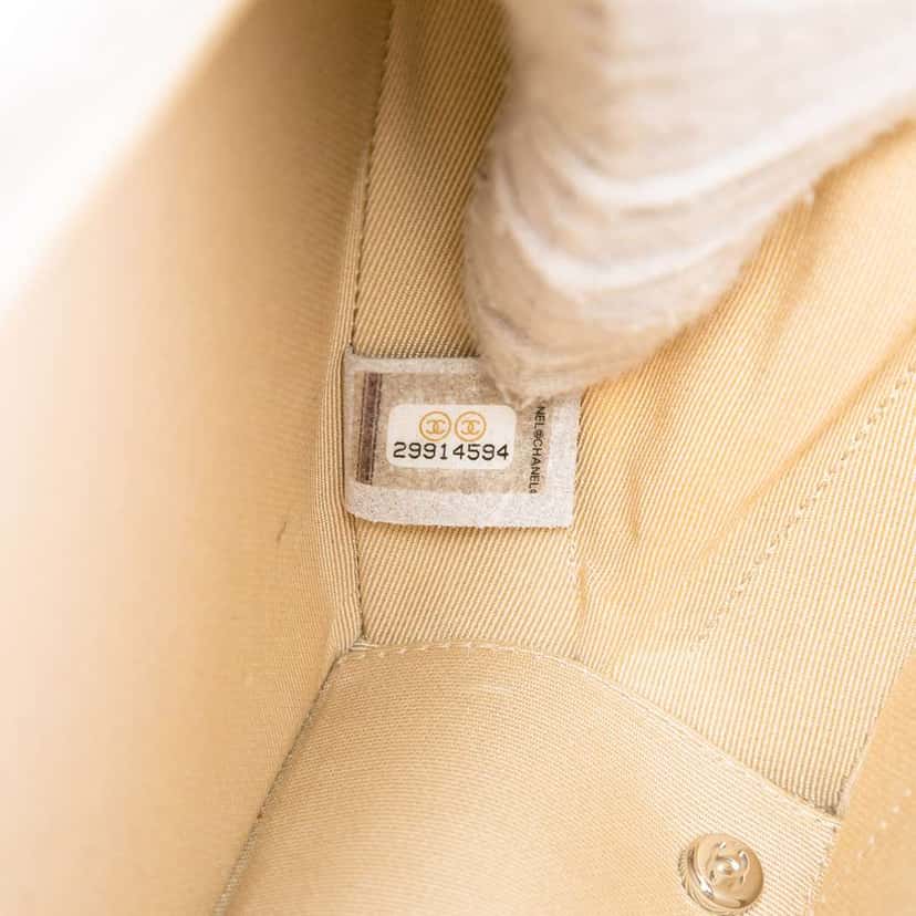 Chanel Quilted Lambskin Metal Bar Convertible Clutch White Leather Very good condition - Box View