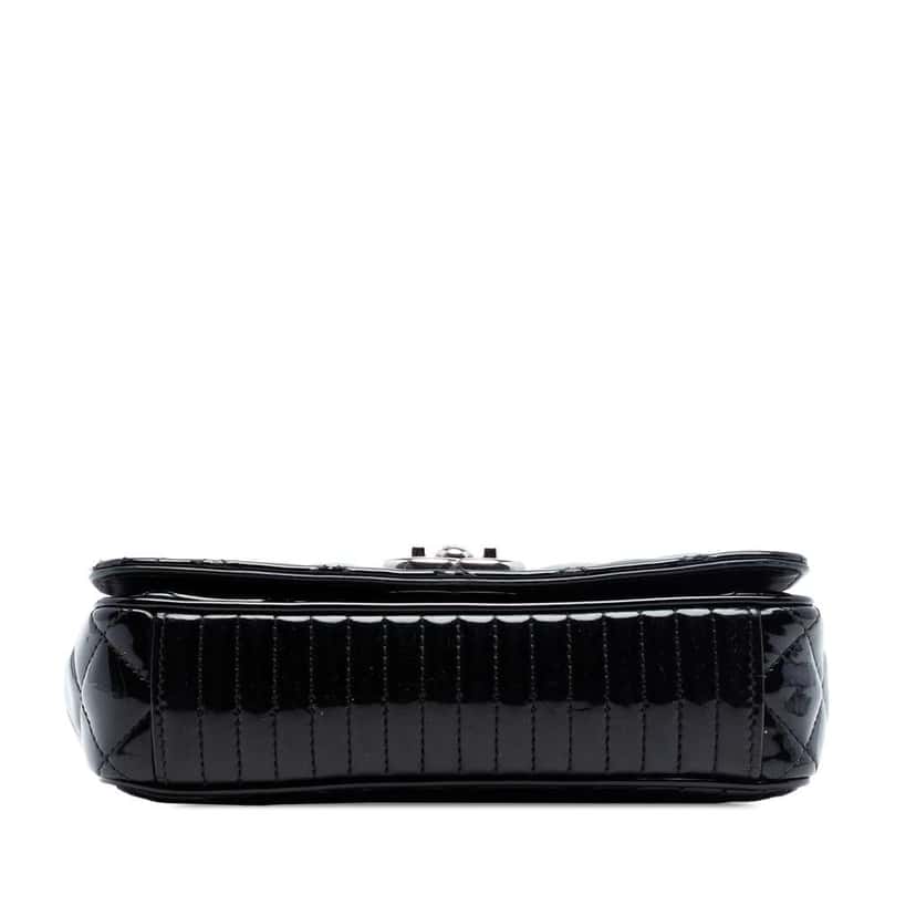 Chanel Small Quilted Patent Coco Boy Flap Black Leather Very good condition - Inside View