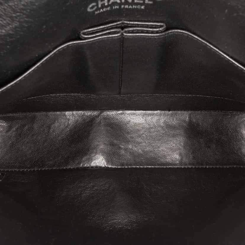 Chanel Medium Classic Caviar Double Flap Black Leather Very good condition - Model View