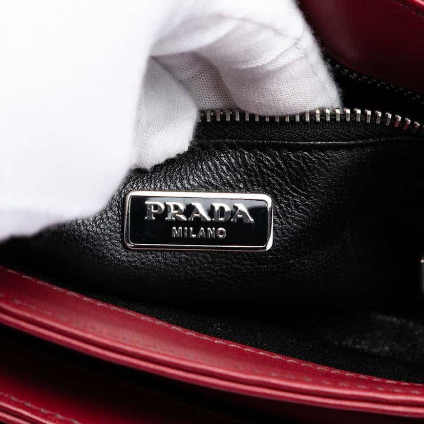 Prada Soft Calf Chain Crossbody Red Leather Very good condition - Box View
