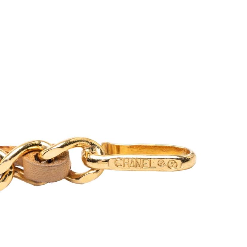 Chanel Gold Plated Leather Woven Medallion Chain Belt Gold Metal Very good condition - Model View