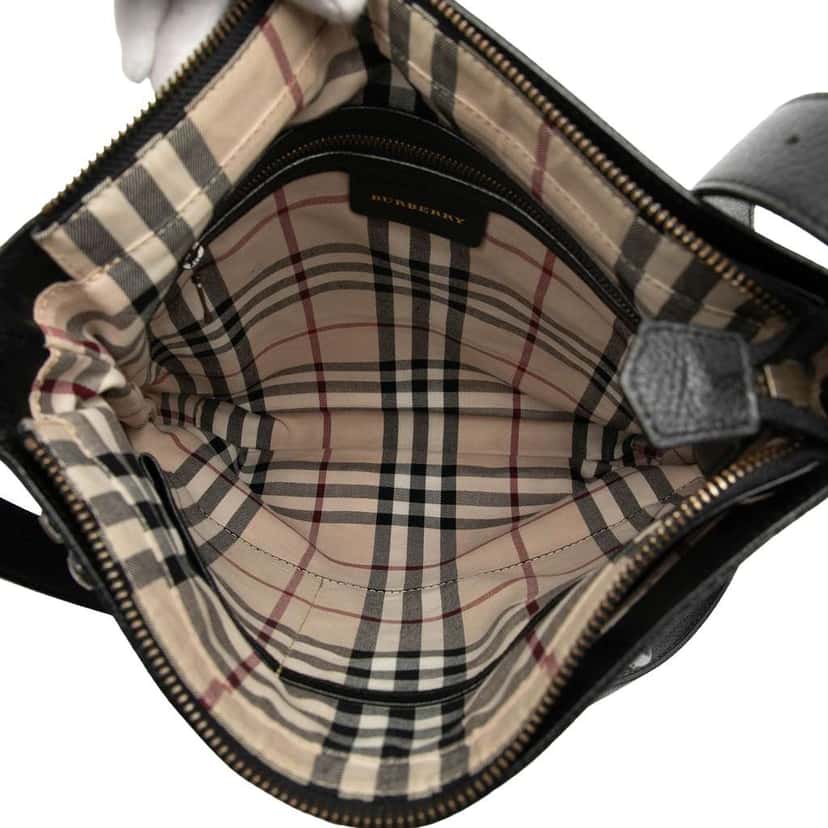 Burberry Leather Crossbody Black Leather Very good condition - Model View