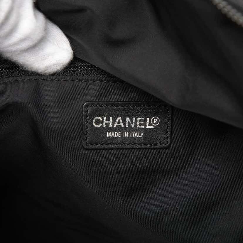 Chanel New Travel Line Nylon Travel Bag Black Very good condition - Box View