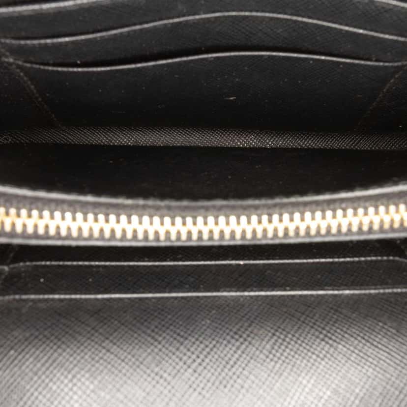 Prada Saffiano Wallet on Strap Black Leather Very good condition - Model View