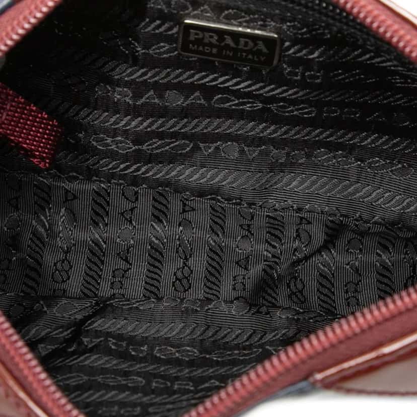 Prada Patent Trimmed Vitello Drive Crossbody Blue Leather Good condition - Model View