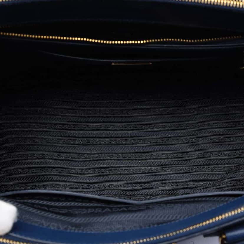Prada Large Saffiano Lux Galleria Double Zip Tote Blue Leather Good condition - Model View