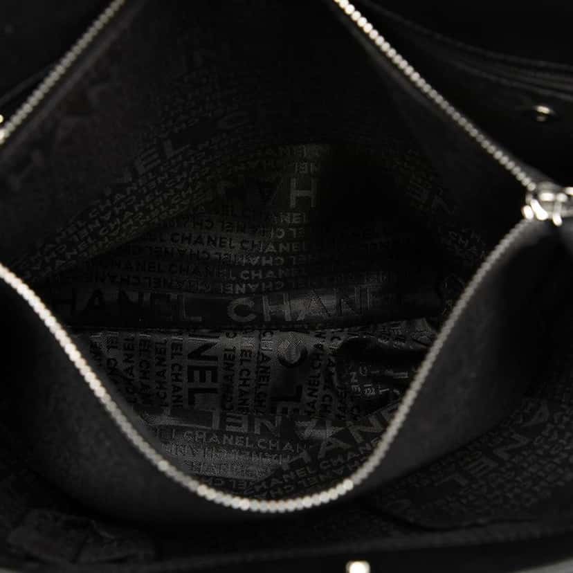 Chanel Choco Bar Caviar Tote Black Leather Good condition - Model View