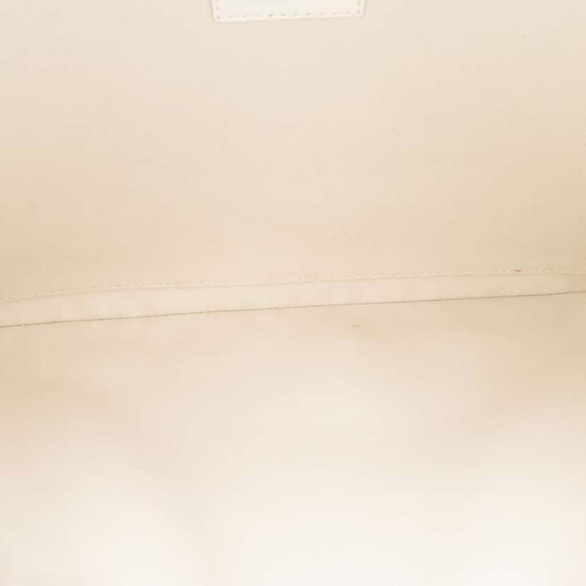 Louis Vuitton Monogram Taurillon A4 Pouch White Leather Good condition - Model View