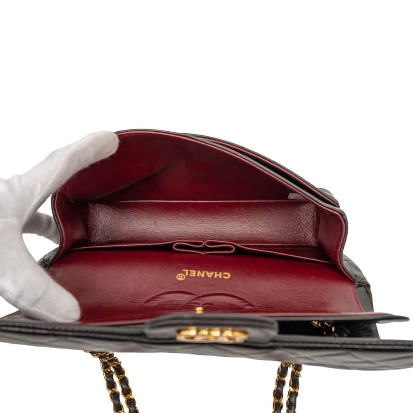 Chanel Medium Classic Lambskin Double Flap Black Leather Good condition - Model View