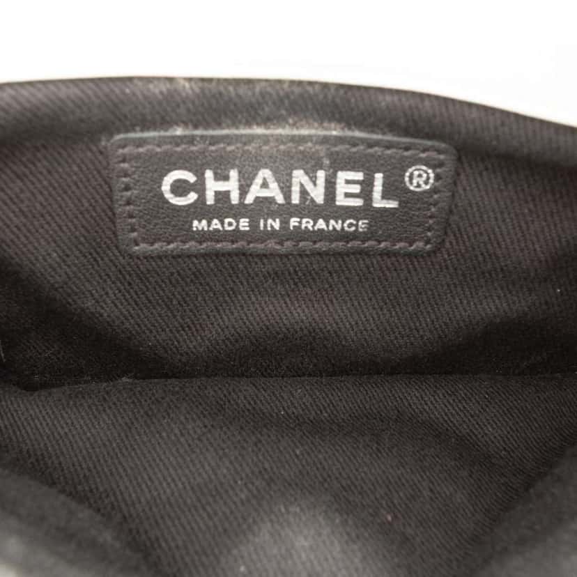 Chanel CC Bicolor Quilted Lambskin Double Sided Wallet on Chain White Leather Good condition - Model View