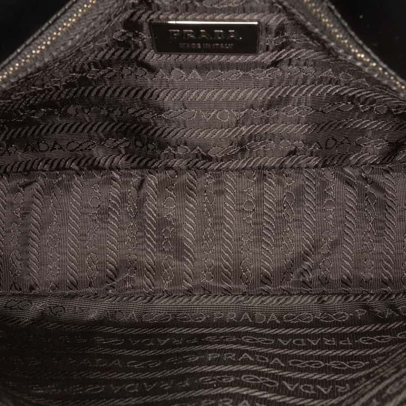 Prada Spazzolato Flap Handbag Black Leather Good condition - Model View