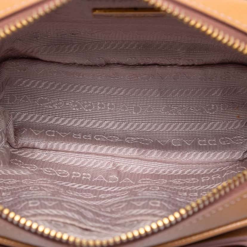 Prada Saffiano Vernice Bow Camera Bag Brown Leather Good condition - Model View