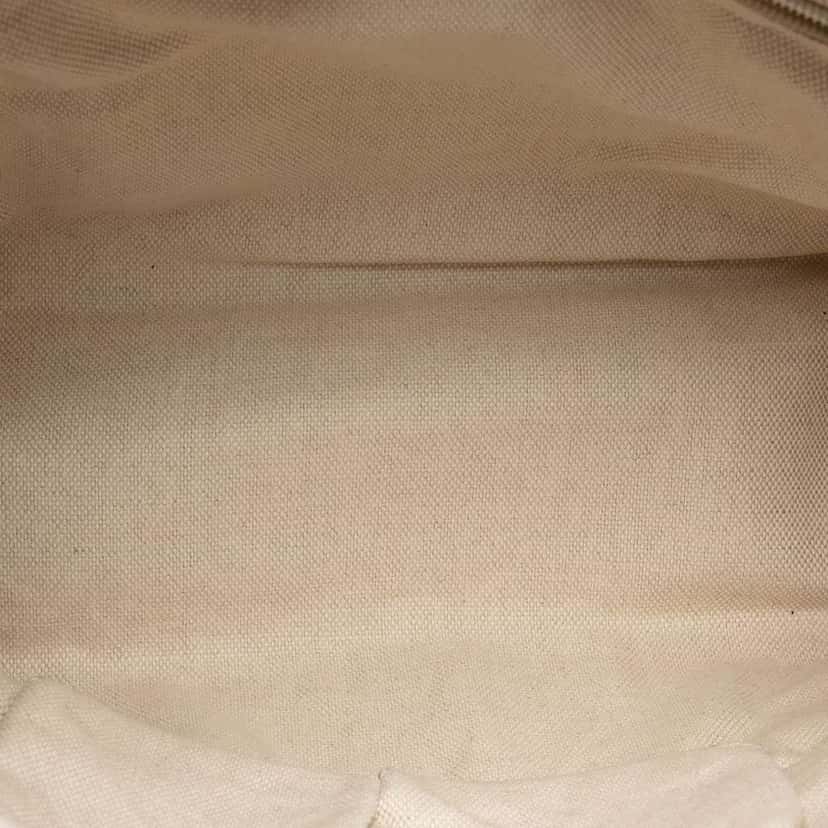 Gucci Leather Web Messenger Bag White Leather Good condition - Model View