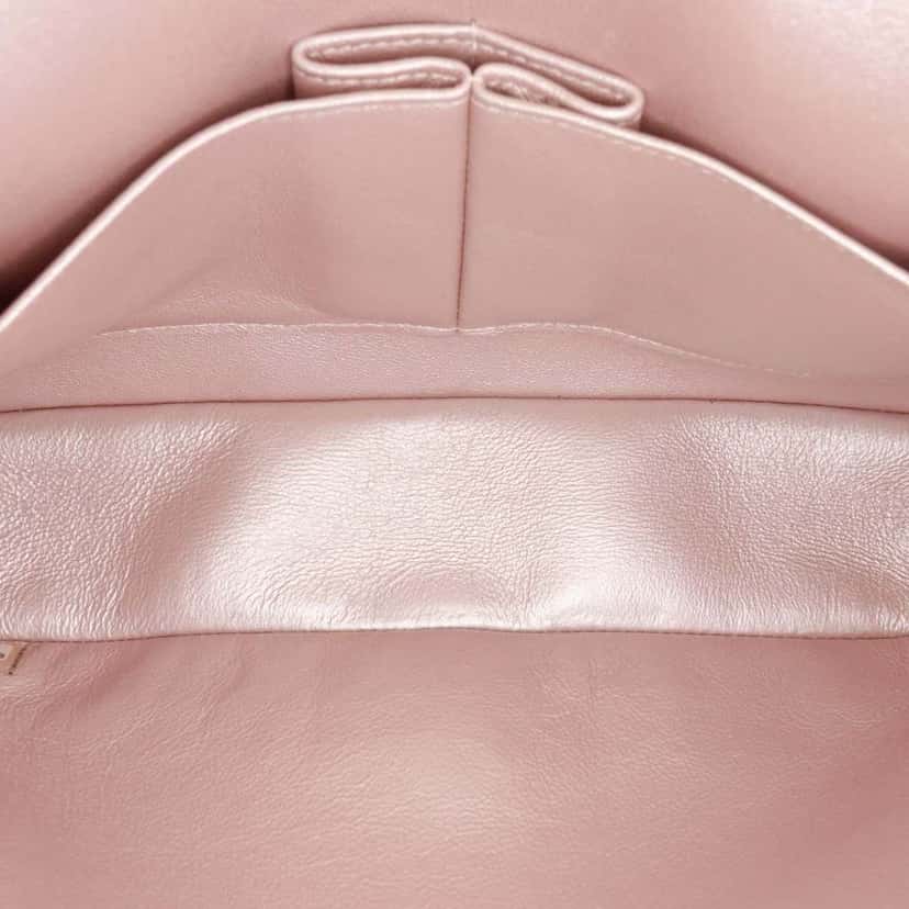 Chanel Medium Classic Iridescent Lambskin Double Flap Pink Leather Good condition - Model View