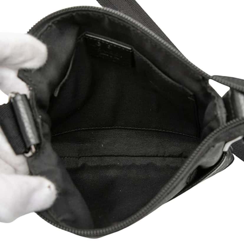 Gucci GG Nylon Crossbody Black Good condition - Model View