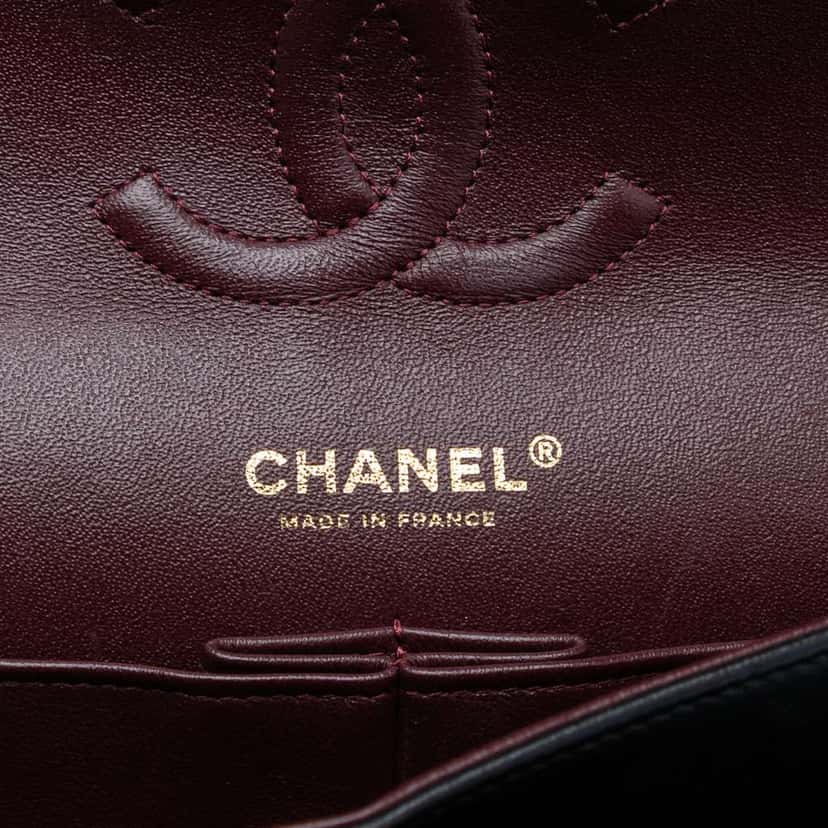 Chanel Medium Classic Chevron Lambskin Double Flap Black Leather Very good condition - Box View