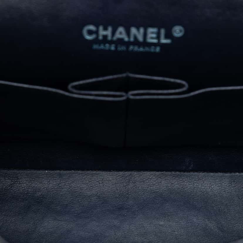 Chanel Medium Classic Caviar Double Flap Blue Leather Good condition - Model View