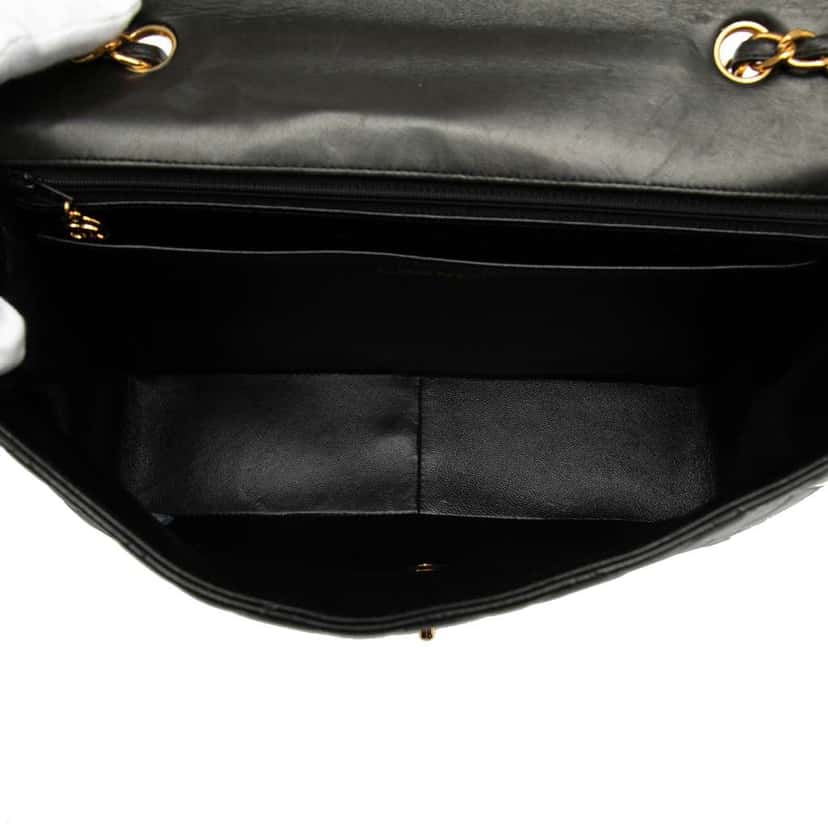 Chanel Jumbo Classic Lambskin Single Flap Black Leather Very good condition - Model View