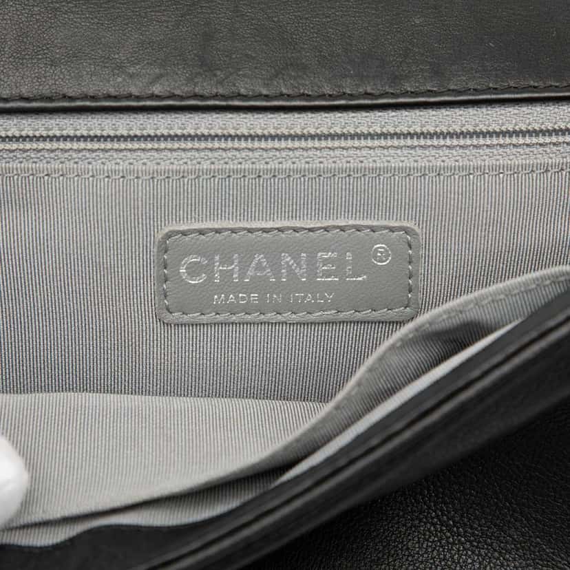 Chanel Medium Quilted Calfskin Wild Stitch Boy Flap Black Leather Good condition - Box View