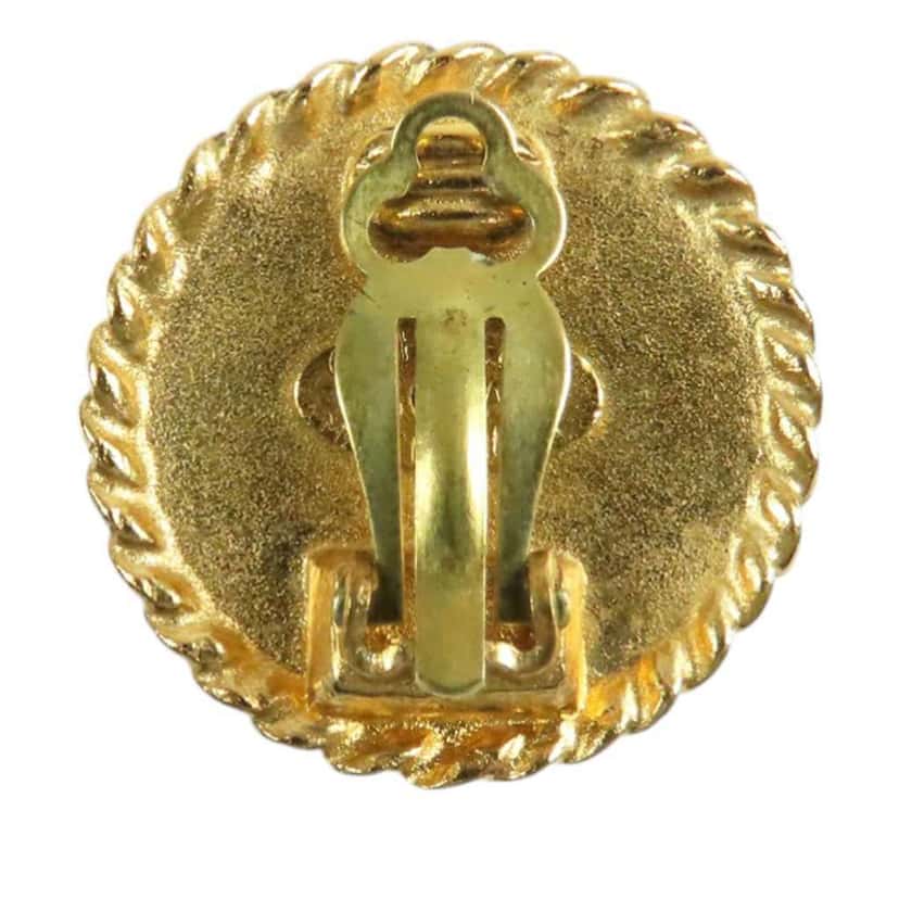 Chanel CC Gold Plated and Resin Round Button Clip On Earrings Gold Metal Good condition - Model View