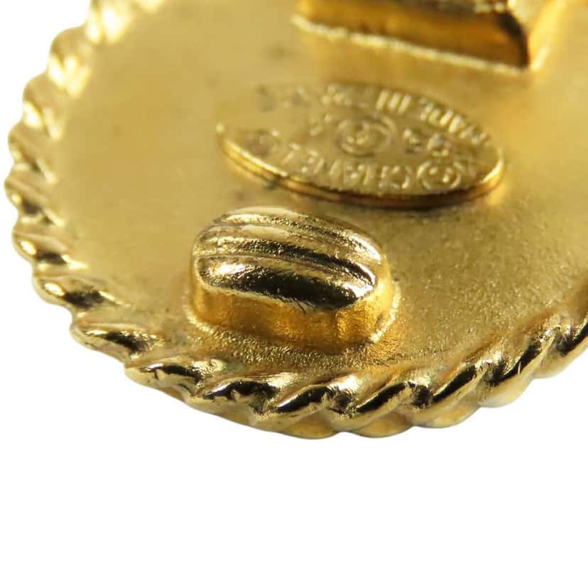 Chanel CC Gold Plated and Resin Round Button Clip On Earrings Gold Metal Good condition - Box View