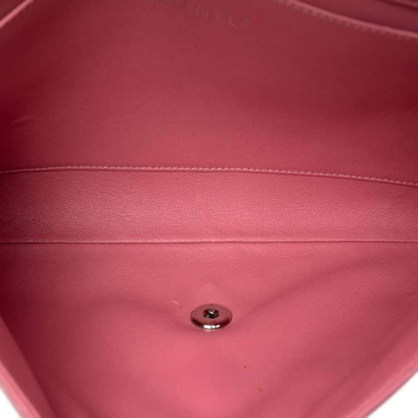 Chanel CC Quilted Lambskin Flap Clutch on Chain Pink Leather Very good condition - Model View