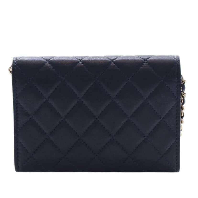 Chanel Mini CC Quilted Lambskin Pearl Wallet On Chain Blue Leather Very good condition - Model View