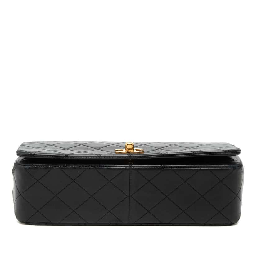 Chanel Medium Quilted Lambskin Full Flap Black Leather Very good condition - Inside View