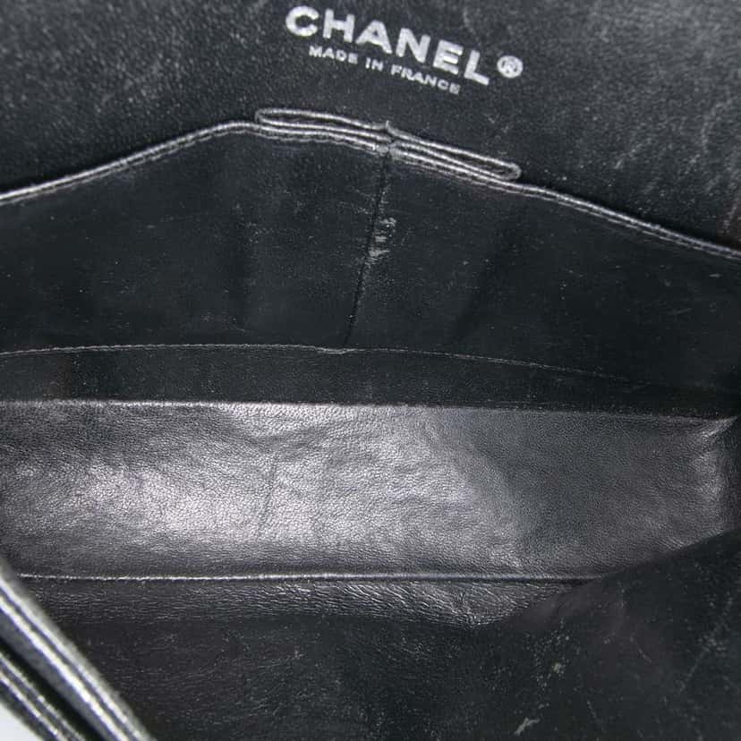 Chanel Medium Classic Caviar Double Flap Black Leather Good condition - Model View