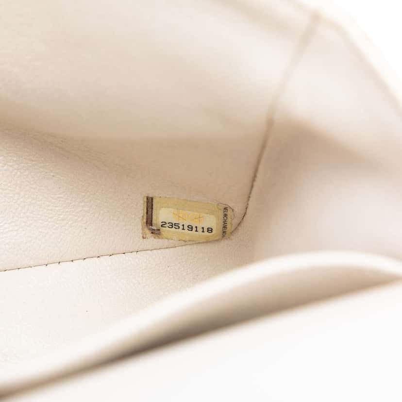 Chanel Medium Classic Caviar Double Flap White Leather Very good condition - Box View