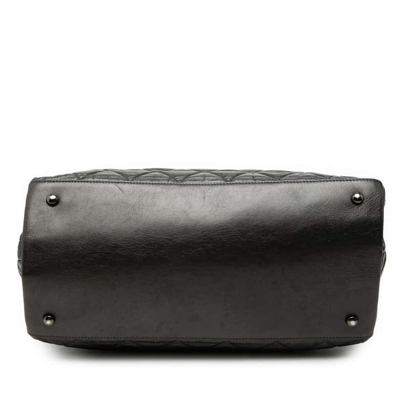 Chanel Small Quilted Calfskin Chain Me Tote Black Leather Very good condition - Inside View