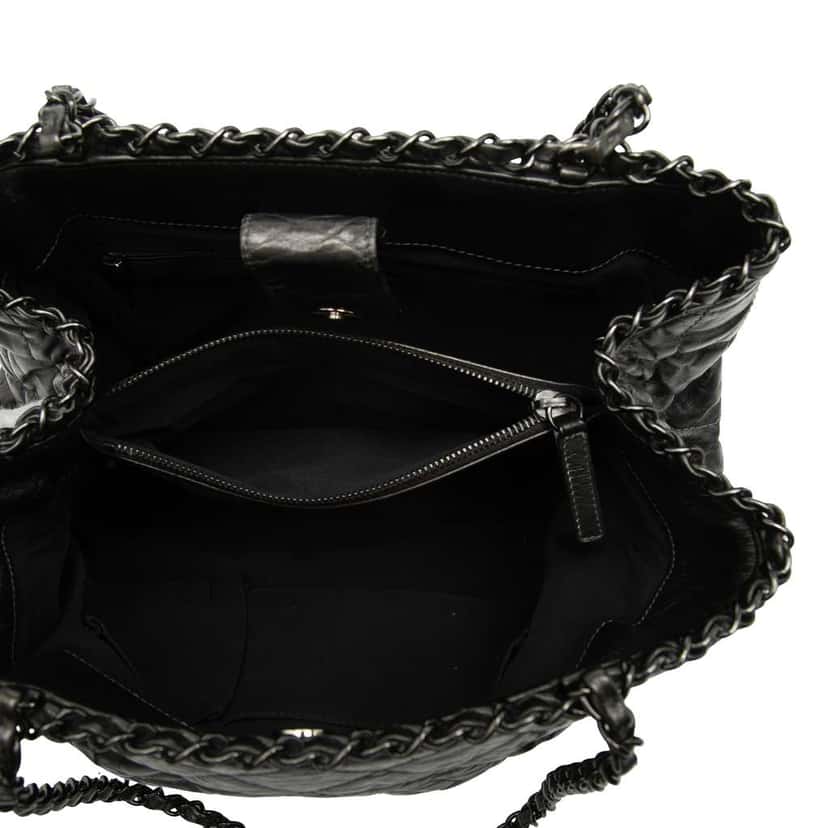 Chanel Small Quilted Calfskin Chain Me Tote Black Leather Very good condition - Model View