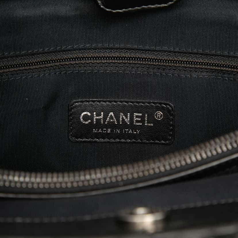 Chanel Small Quilted Calfskin Chain Me Tote Black Leather Very good condition - Box View