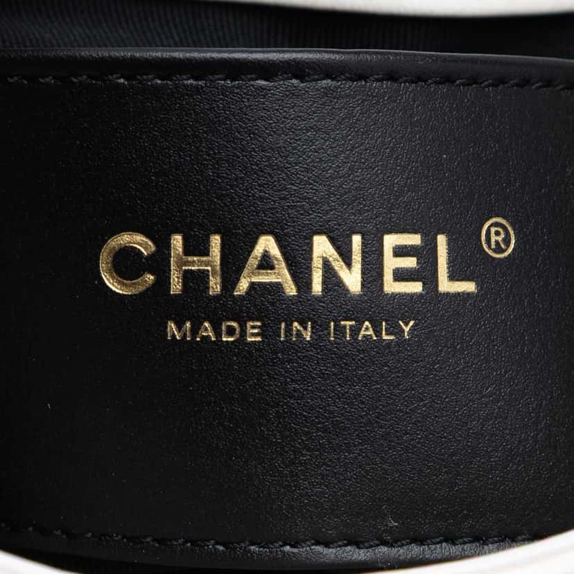 Chanel Small Quilted Lambskin Giant CC Chain Compartment Messenger Bag White Leather Very good condition - Box View
