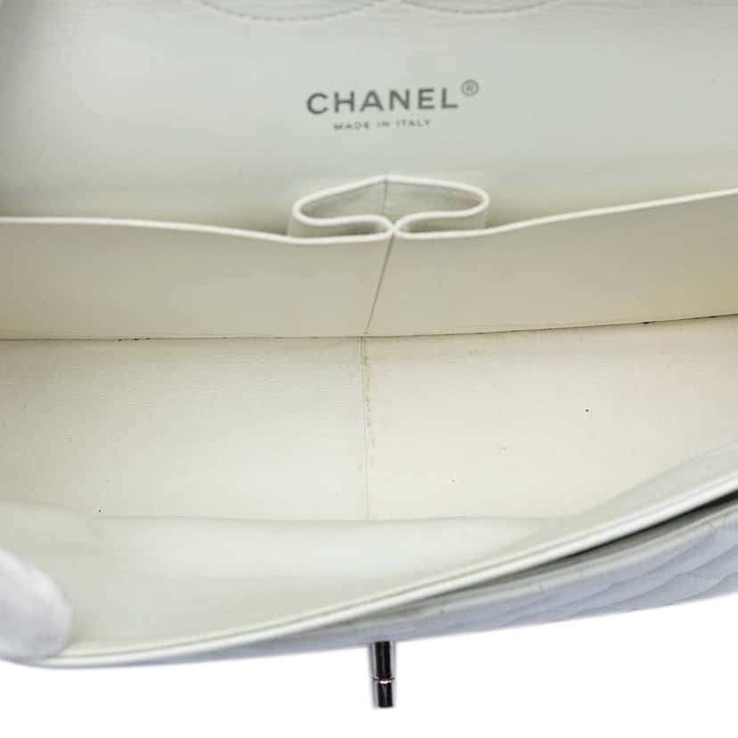 Chanel Jumbo Classic Caviar Double Flap White Leather Very good condition - Model View