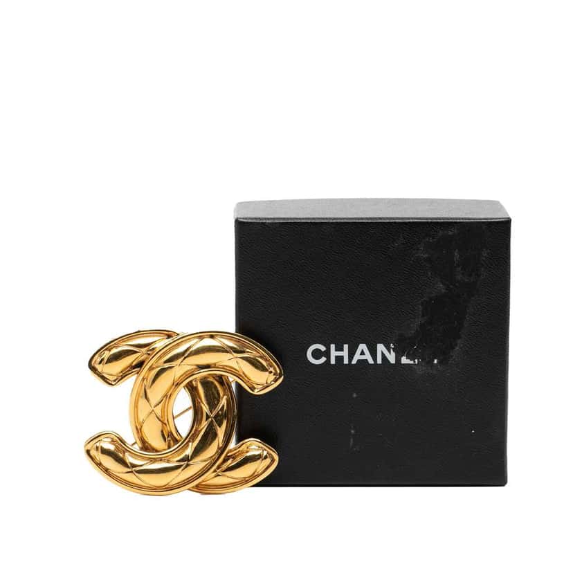 Chanel Gold Plated CC Quilted Brooch Gold Metal Very good condition - Model View