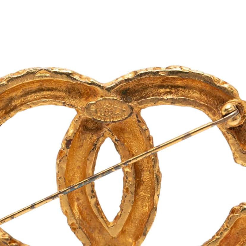 Chanel CC Gold Plated Embossed Logo Brooch Gold Metal Very good condition - Inside View