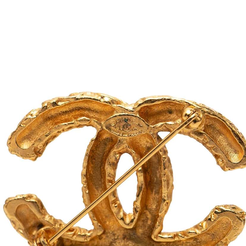 Chanel CC Gold Plated Embossed Brooch Gold Metal Very good condition - Inside View