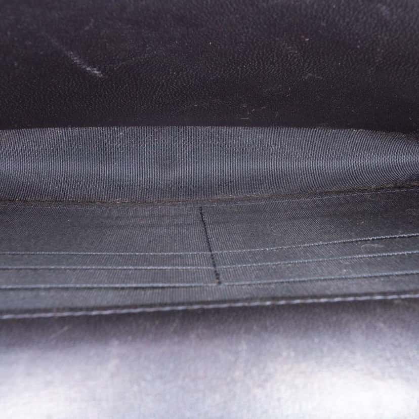 Chanel Quilted Lambskin Boy Wallet On Chain Blue Leather Very good condition - Model View