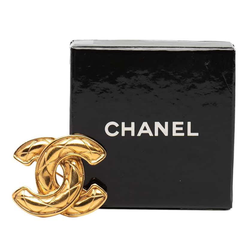 Chanel Gold Plated CC Quilted Brooch Gold Metal Very good condition - Model View