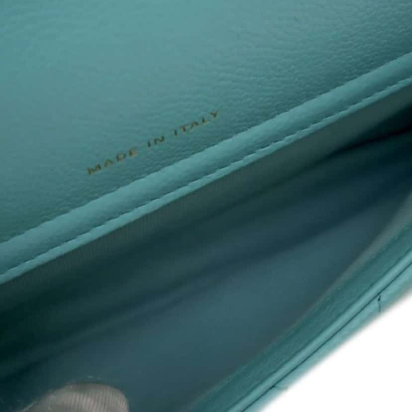 Chanel CC Quilted Caviar Flap Phone Holder Wallet on Chain Blue Leather Very good condition - Model View