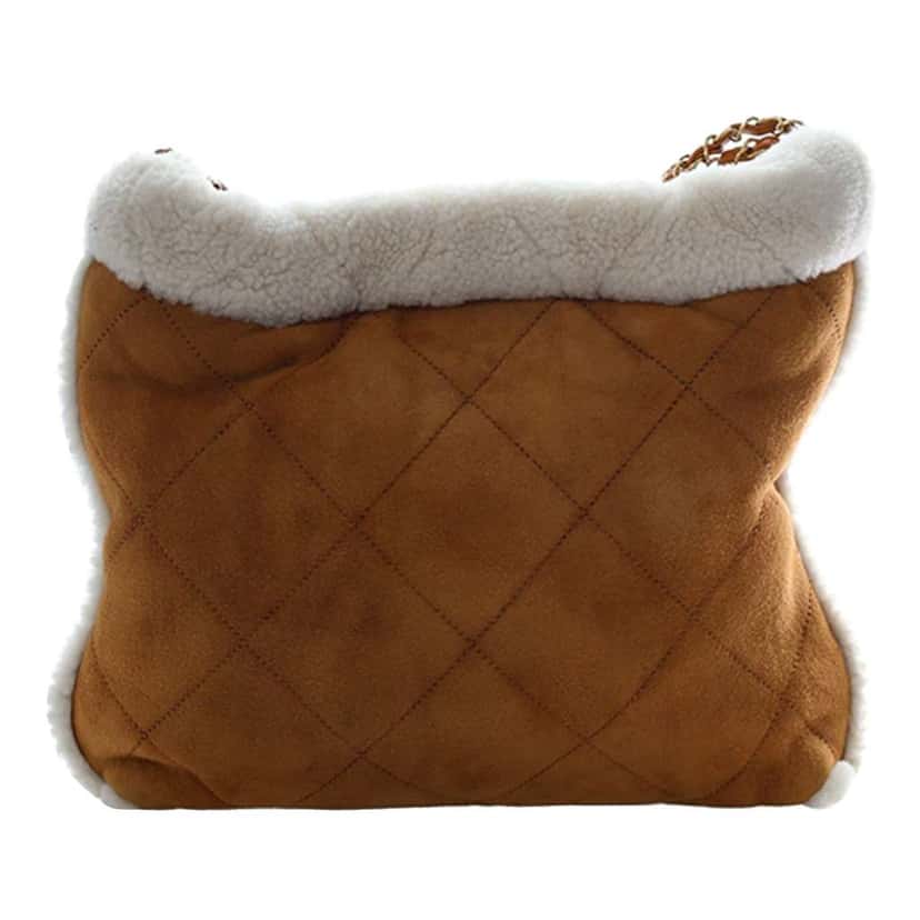 Chanel Large Quilted Suede 22 Hobo with Shearling Trim Brown Leather Very good condition - Model View