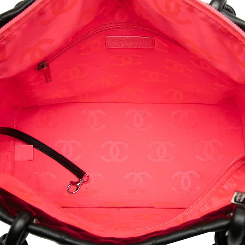 Chanel Large Quilted Calfskin Cambon Ligne Tote Black Leather Very good condition - Model View
