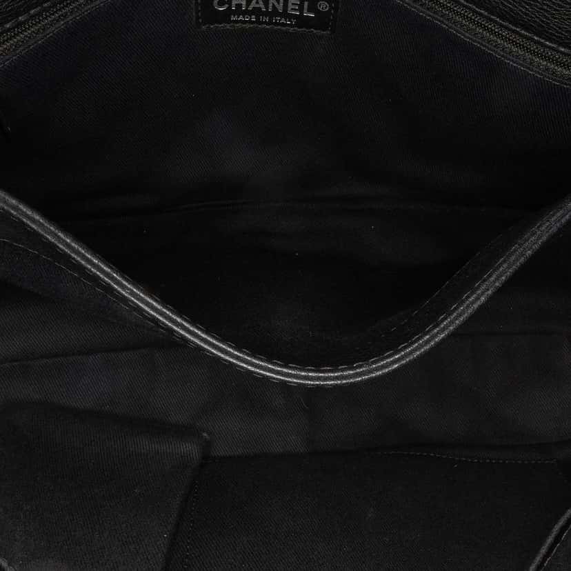 Chanel Jumbo Quilted Caviar Double Compartment Chain Flap Black Leather Good condition - Model View